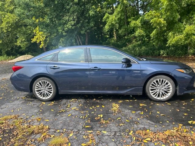 Used 2019 Toyota Avalon Limited w/ Advanced Safety Package FWD image 2