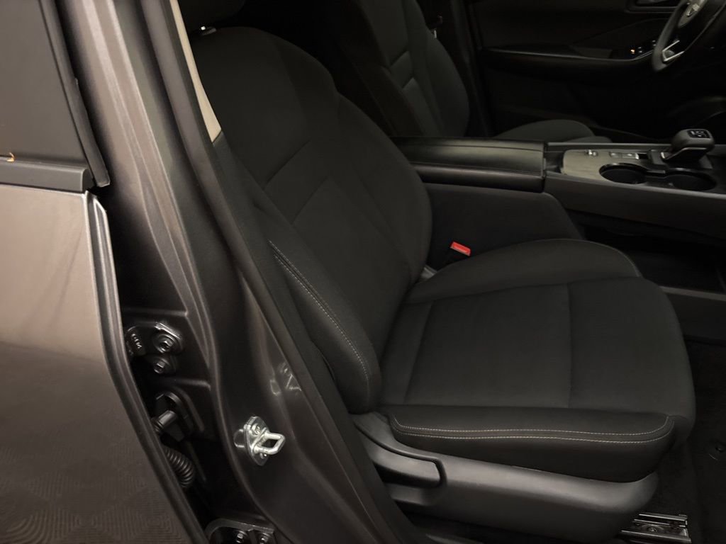 Used 2024 Nissan Rogue S image 21