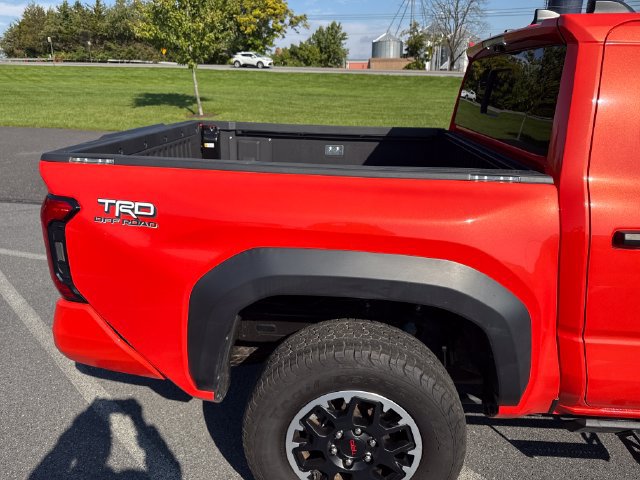 Used 2024 Toyota Tacoma TRD Off-Road w/ TRD Off Road Premium Package AWD/4WD image 18