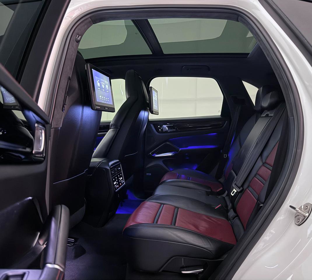 Used 2019 Porsche Cayenne Turbo AWD/4WD image 24
