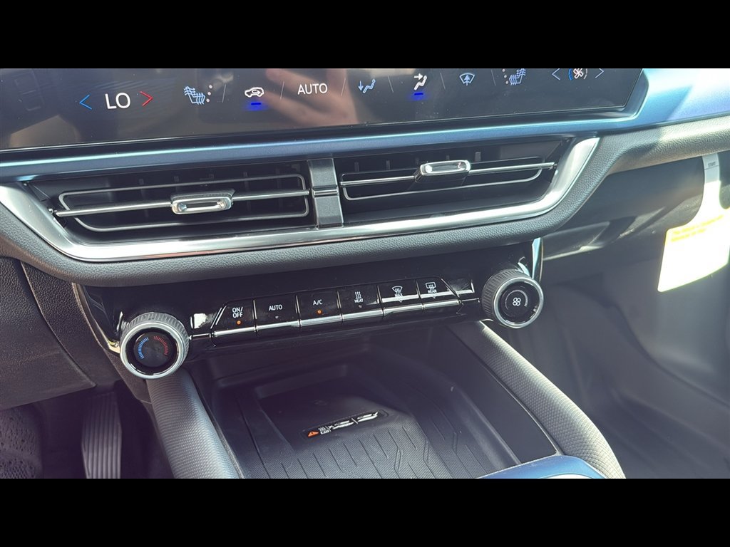 New 2025 Chevrolet Equinox EV LT FWD image 19