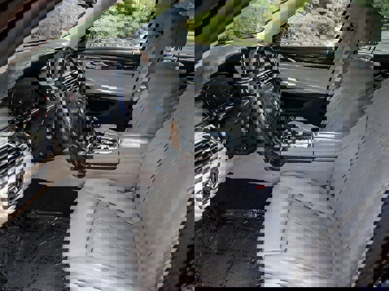 Used 2020 BMW 750i xDrive w/ Executive Package image 28