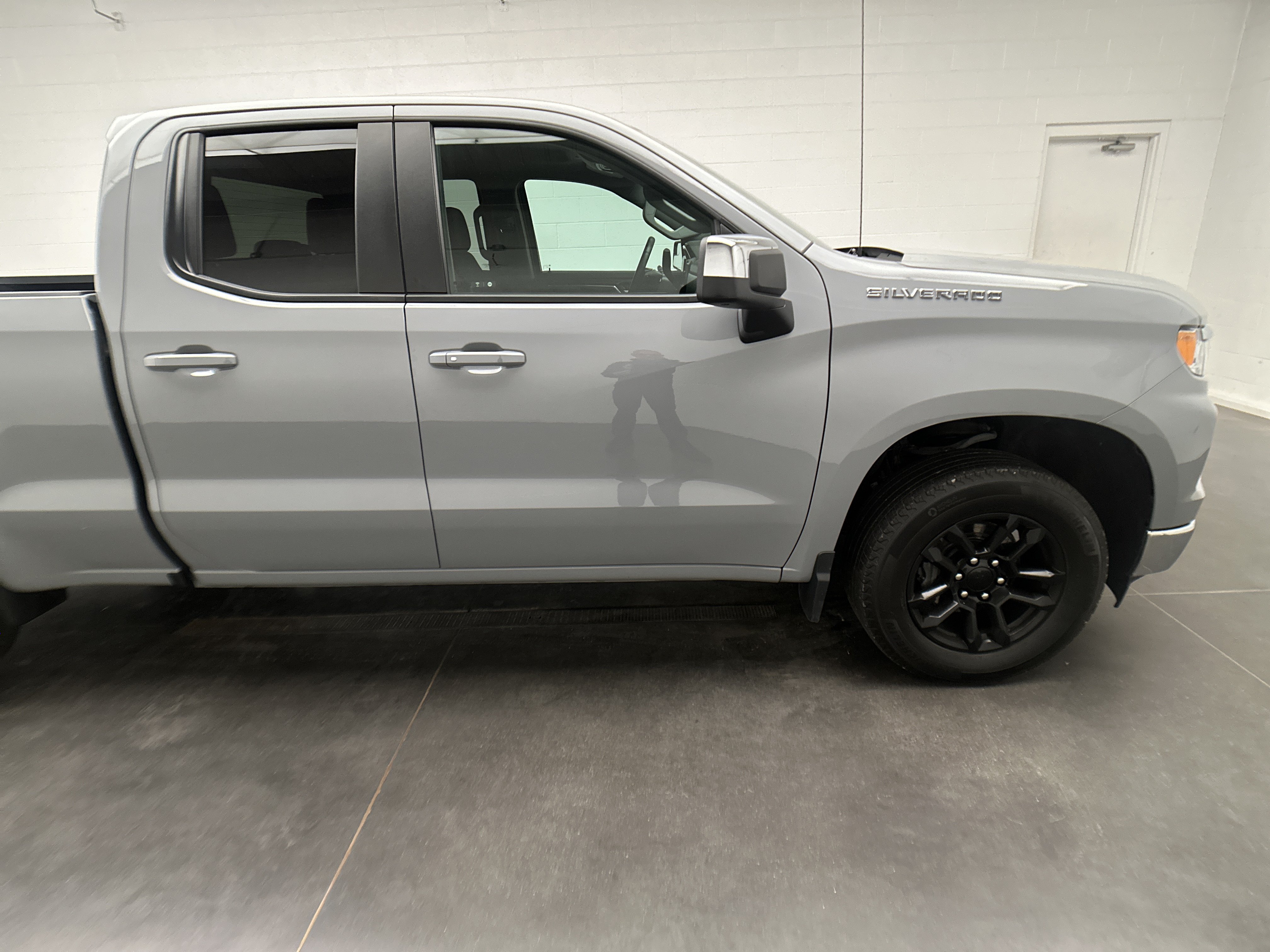 Used 2024 Chevrolet Silverado 1500 LT AWD/4WD image 10