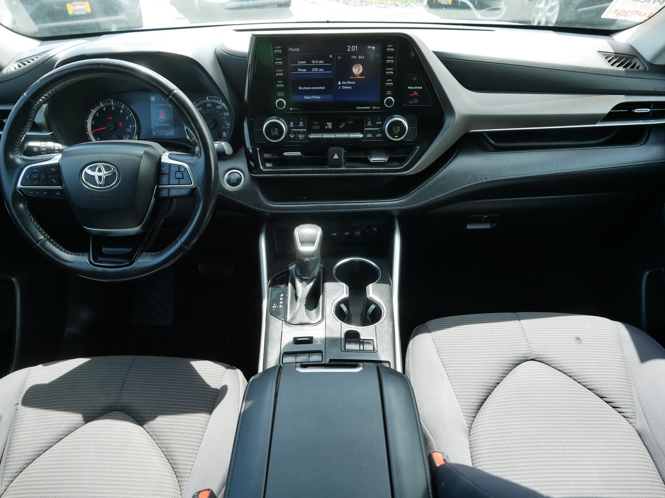 Used 2021 Toyota Highlander LE AWD/4WD image 10