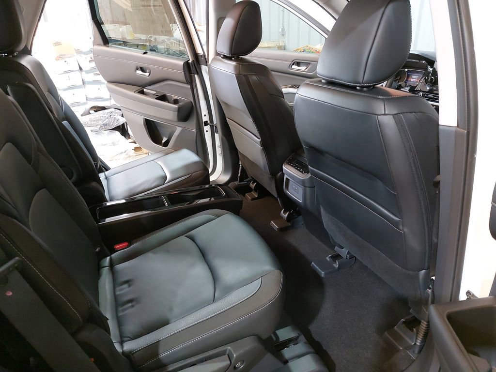 Used 2023 Nissan Pathfinder SL w/ SL Premium Package image 11