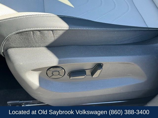 Used 2025 Volkswagen Tiguan SE image 33