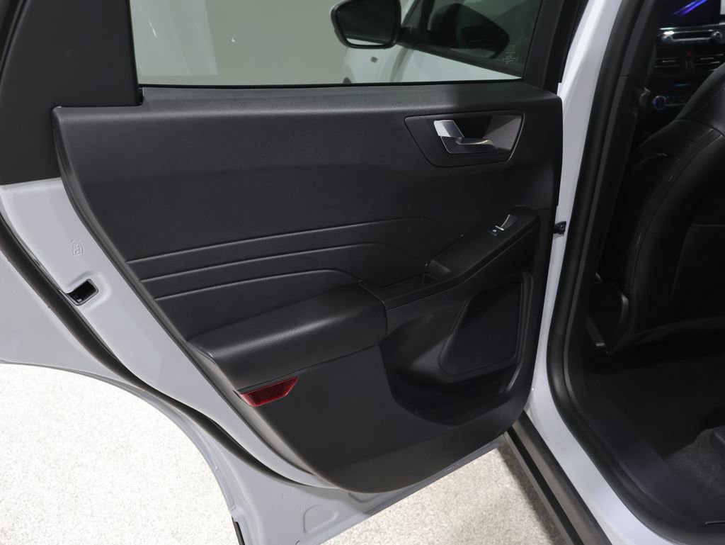 Used 2025 Ford Escape ST-Line Select AWD/4WD image 19