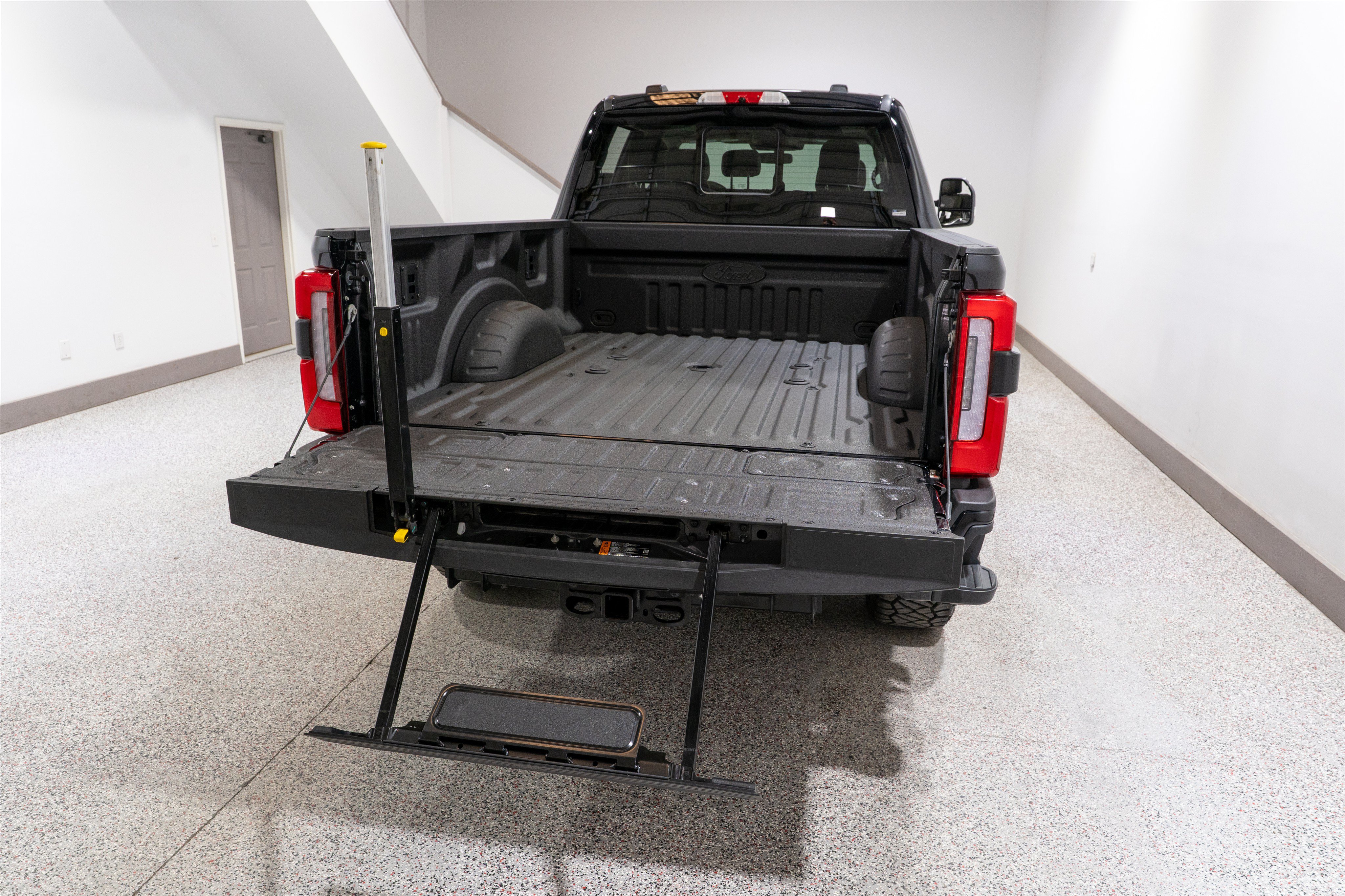 Used 2026 Ford F350 Platinum w/ Platinum Plus Package AWD/4WD image 11