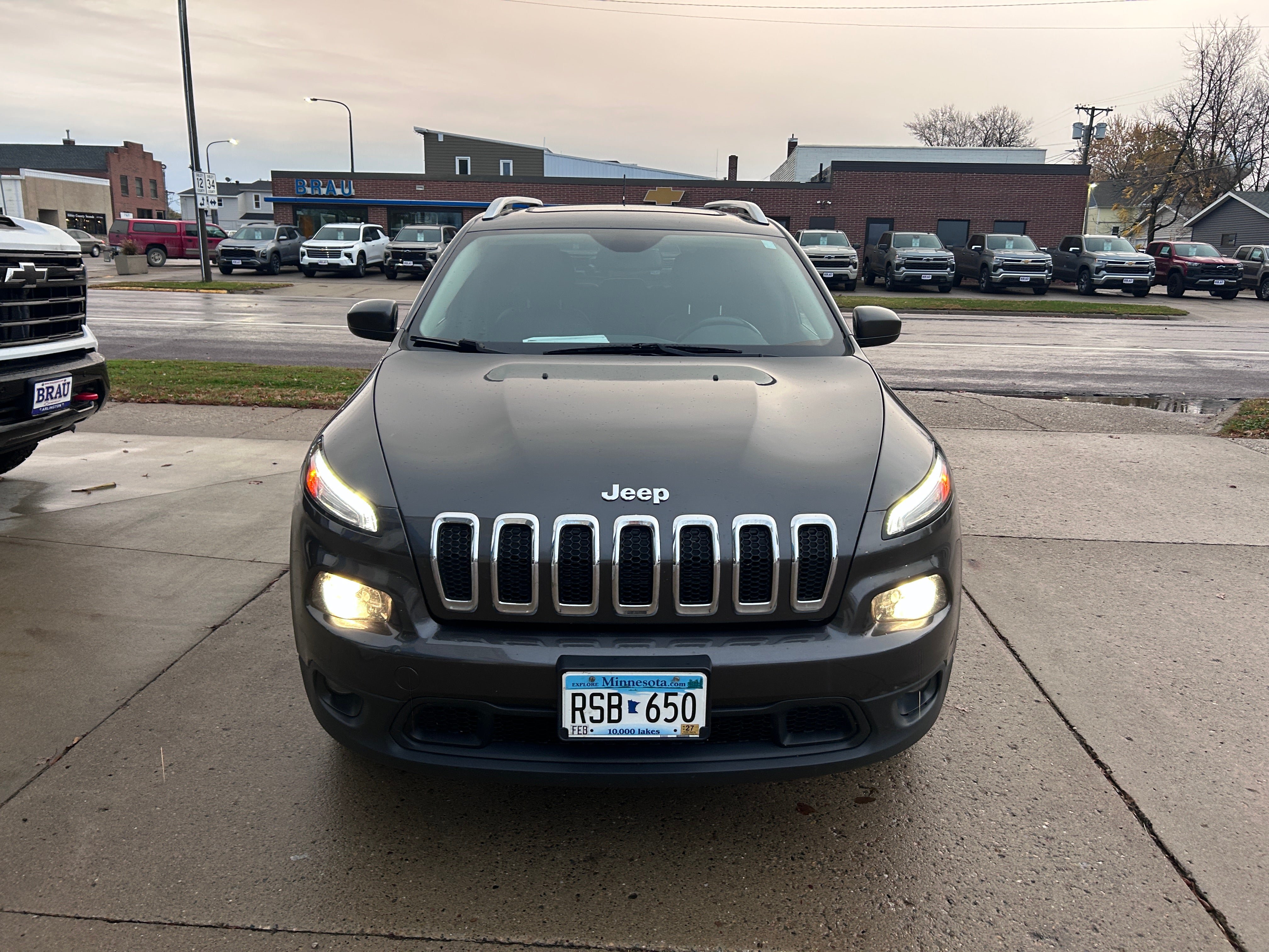 Used 2015 Jeep Cherokee Latitude w/ Cold Weather Group AWD/4WD image 3