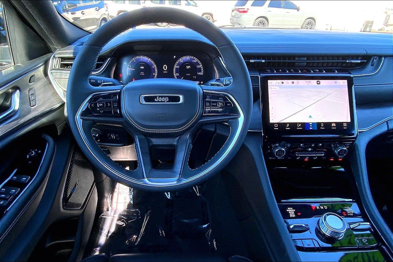 Used 2023 Jeep Grand Cherokee L Overland w/ Luxury Tech Group IV AWD/4WD image 5
