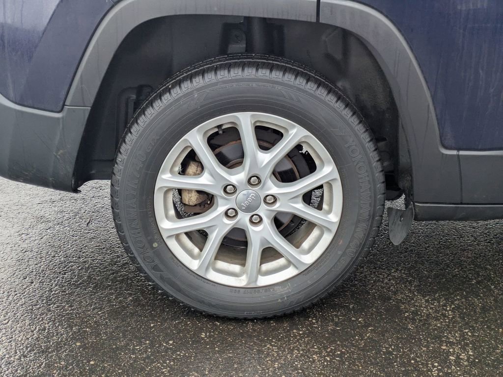 Used 2016 Jeep Cherokee Latitude w/ Cold Weather Group image 15