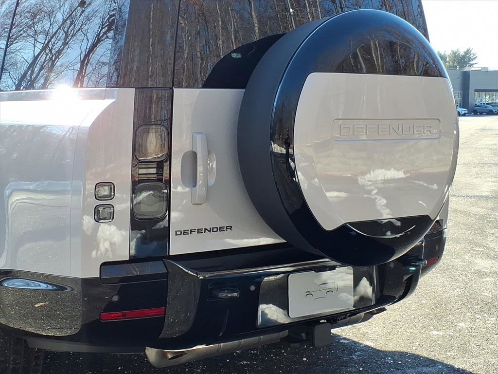 New 2026 Land Rover Defender 130 X-Dynamic SE image 19