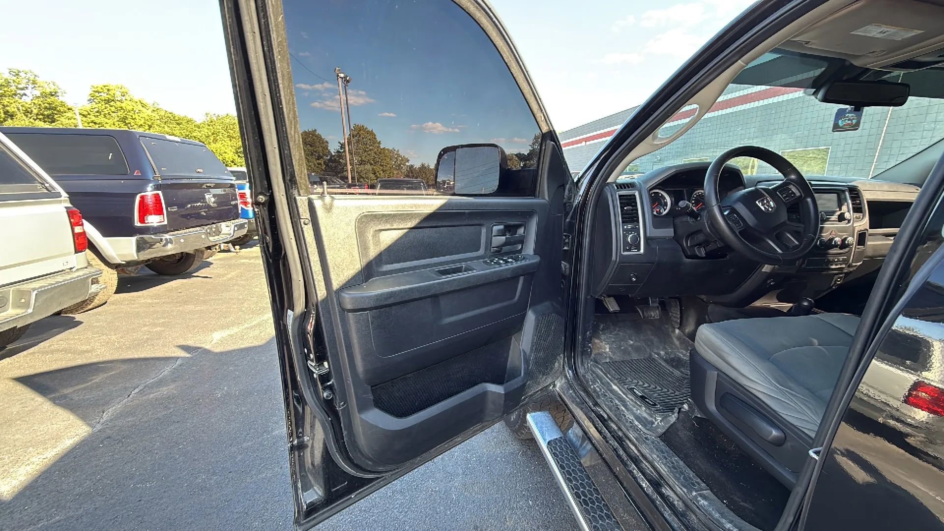 Used 2015 RAM 2500 Tradesman w/ Chrome Appearance Group image 12