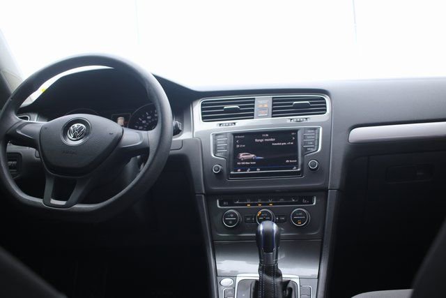 Used 2016 Volkswagen e-Golf SE image 11