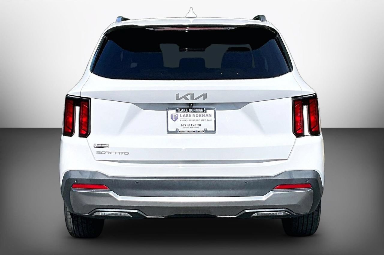 Used 2025 Kia Sorento S w/ Panoramic Sunroof Package FWD image 7