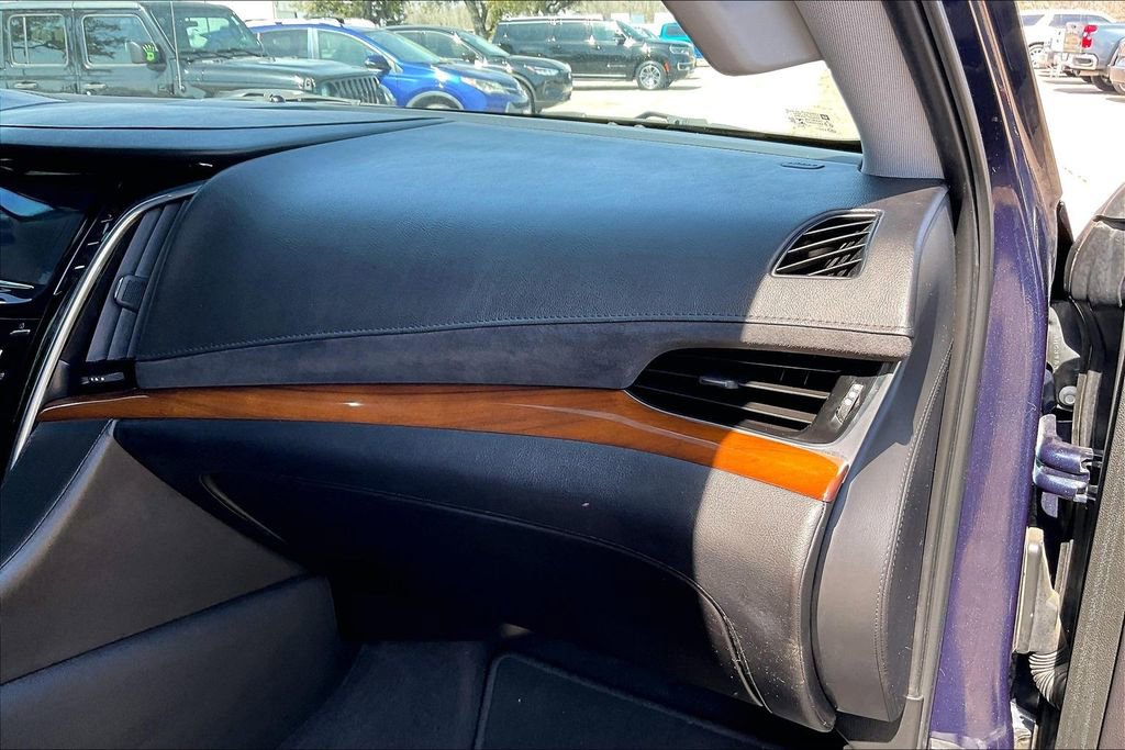 Used 2020 Cadillac Escalade Luxury RWD image 23