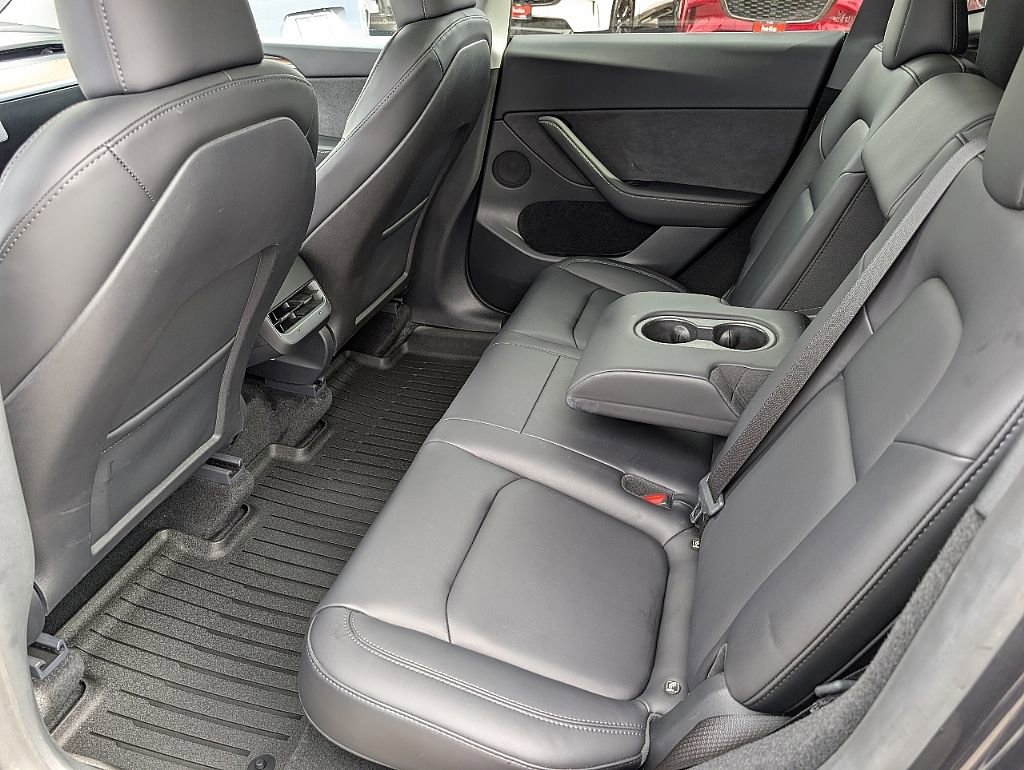 Used 2024 Tesla Model Y Long Range AWD/4WD image 21