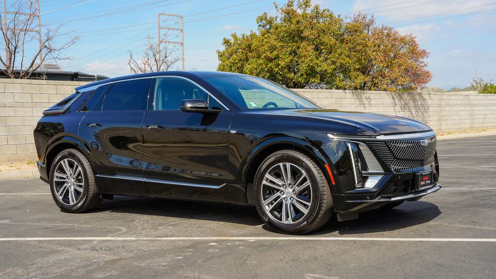 New 2026 Cadillac Lyriq Luxury w/ LPO, Floor Liner Package image 6