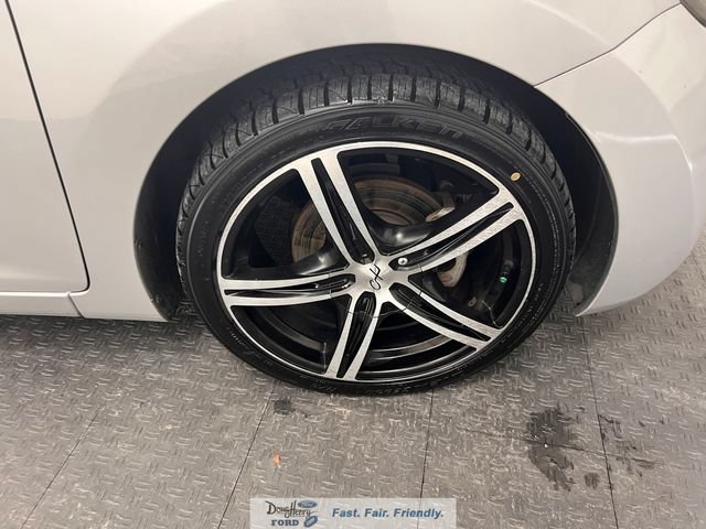 Used 2013 Hyundai Elantra GLS FWD image 17