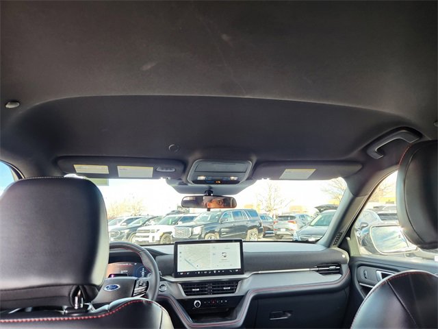 Used 2025 Ford Explorer ST-Line w/ ST-Line Street Pack image 17