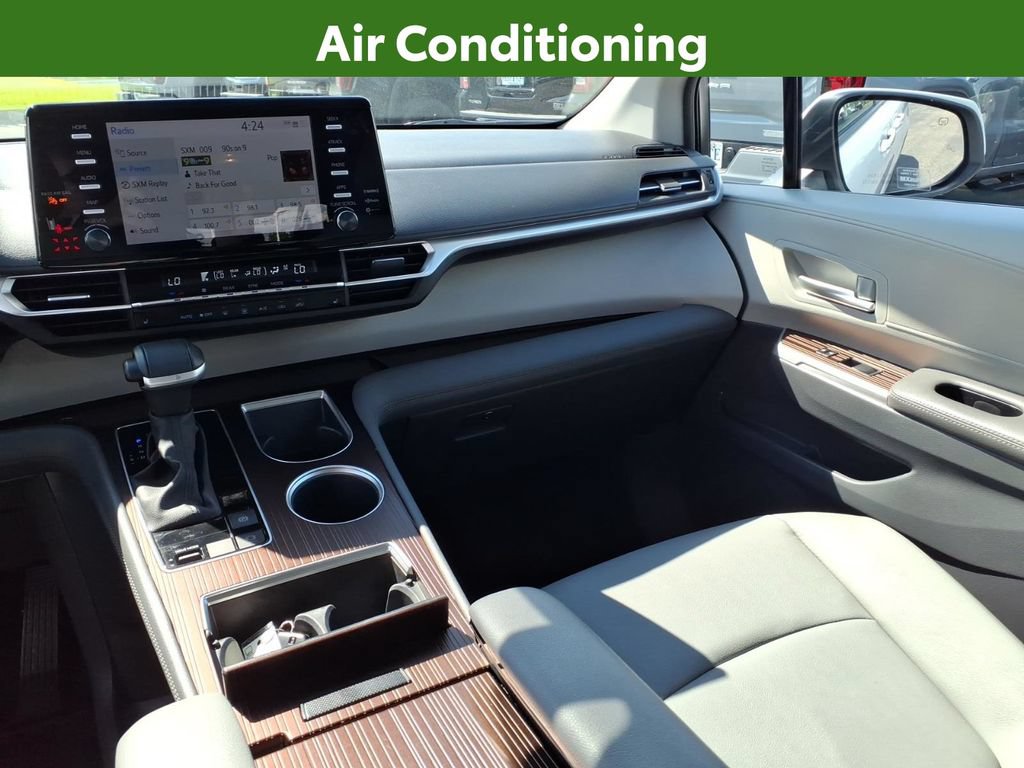 Used 2024 Toyota Sienna XLE FWD image 21