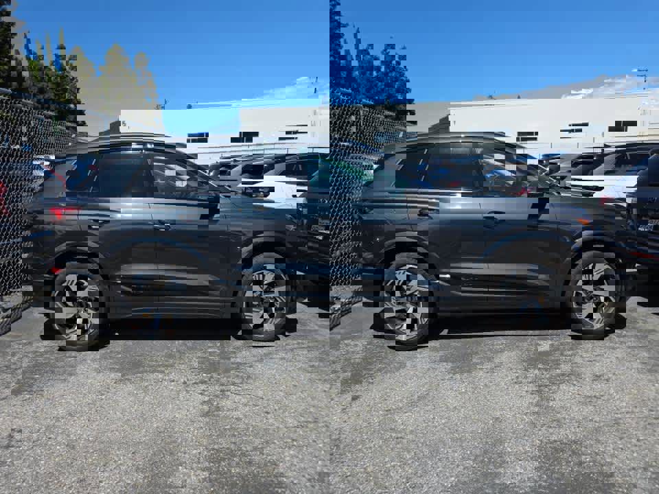 Used 2025 Audi Q6 e-tron Premium Plus w/ Premium Plus image 2