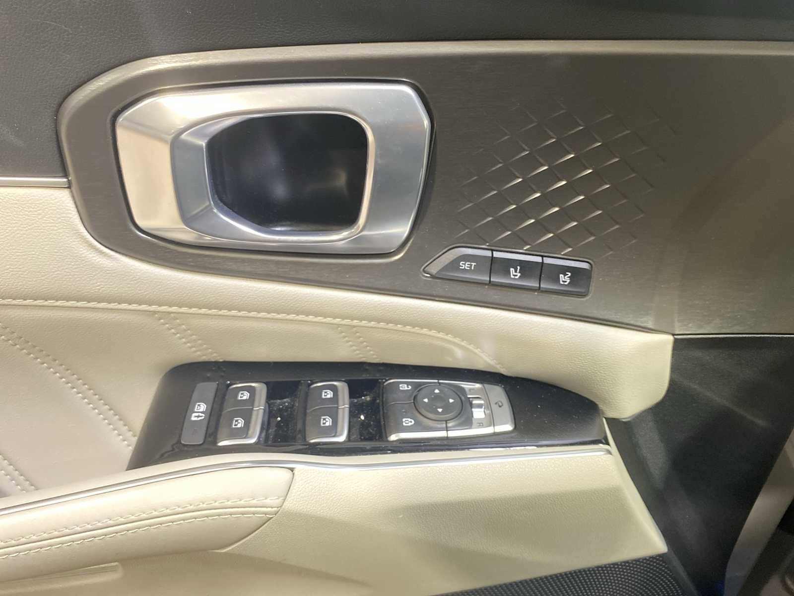 Used 2023 Kia Sorento SX AWD/4WD image 23