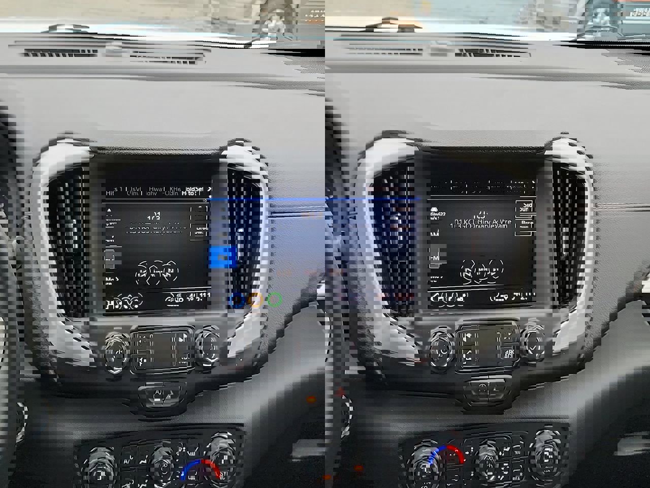 Used 2023 GMC Terrain SLT image 16