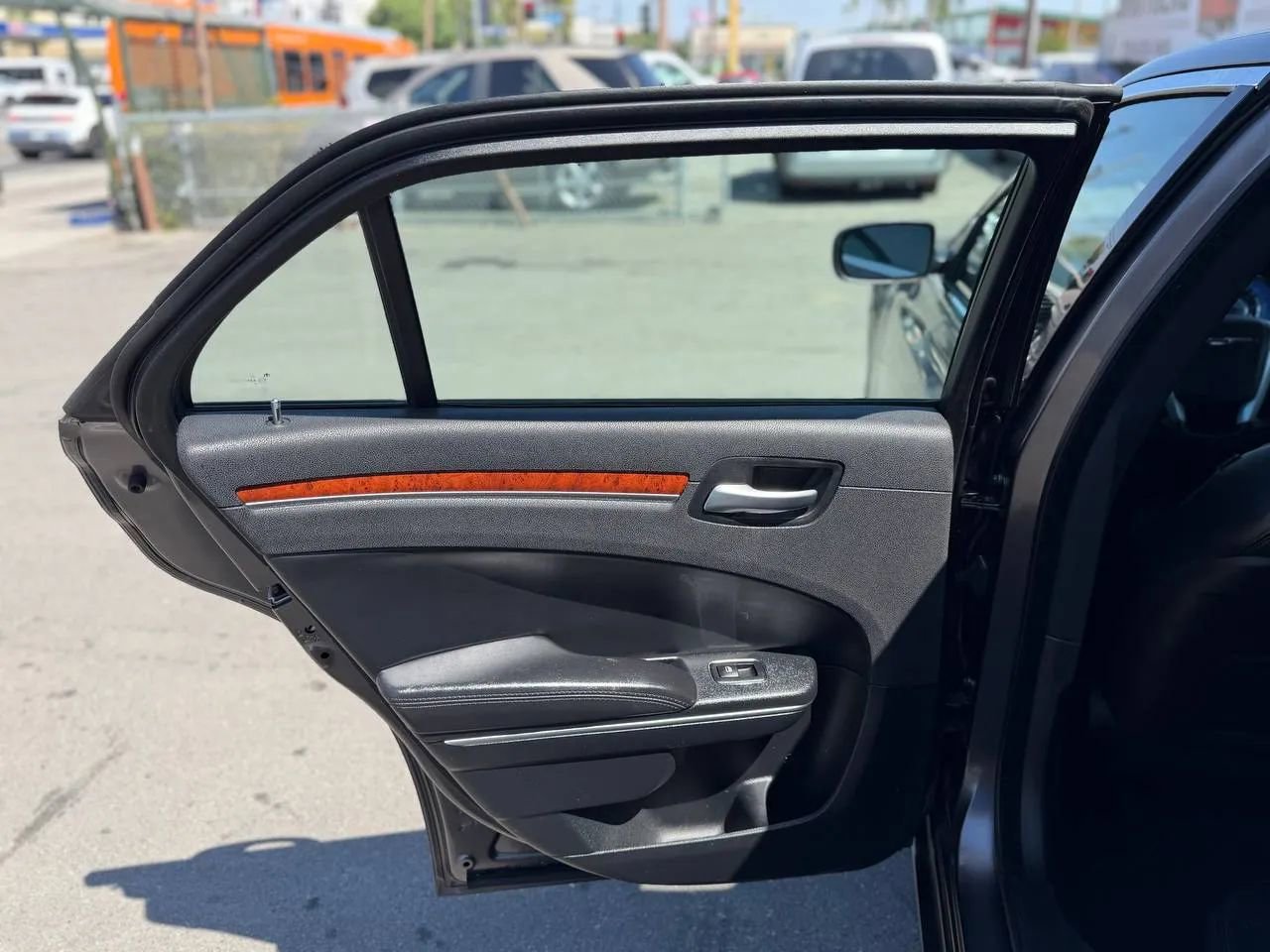 Used 2014 Chrysler 300 Limited RWD image 24