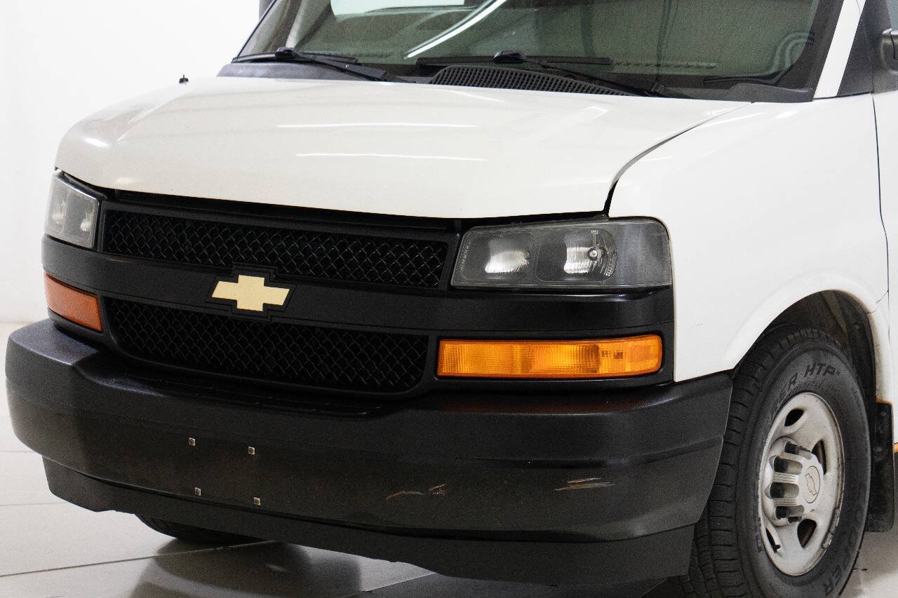 Used 2018 Chevrolet Express 3500 Extended w/ Driver Convenience Package RWD image 10