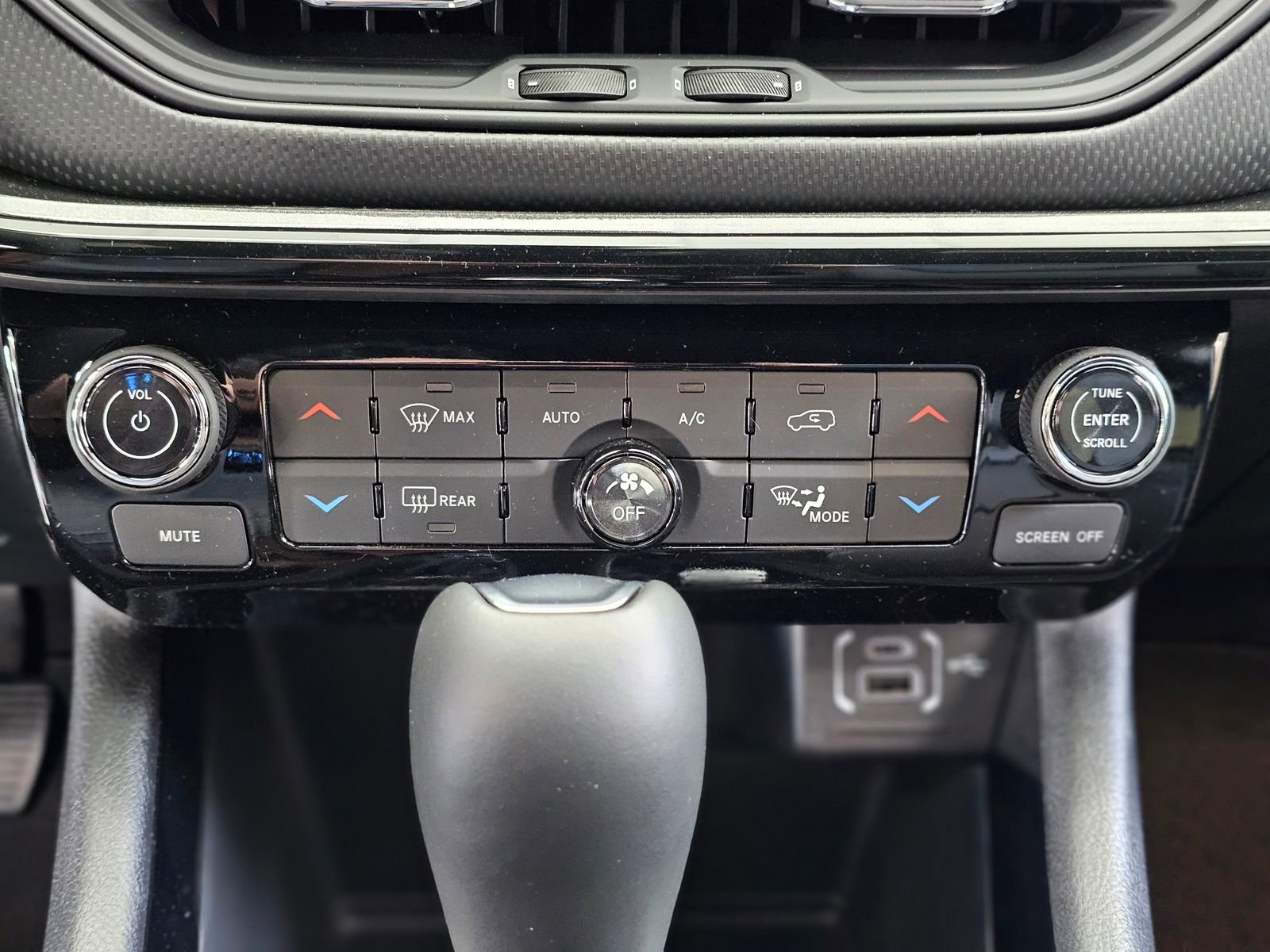 New 2026 Jeep Compass Limited image 13