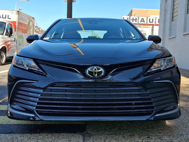 Used 2022 Toyota Camry LE w/ Carpet Mat Package (TMS) FWD image 2