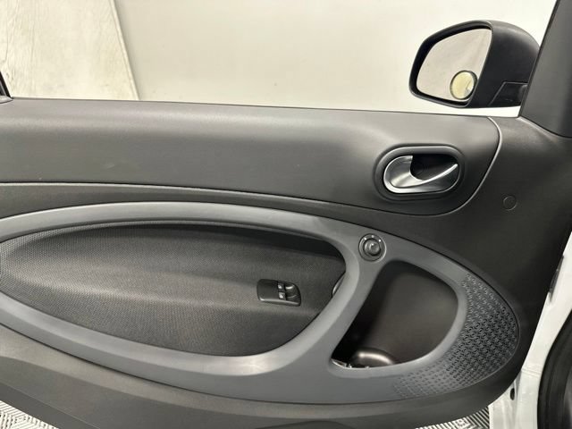 Used 2018 smart fortwo electric drive RWD image 15