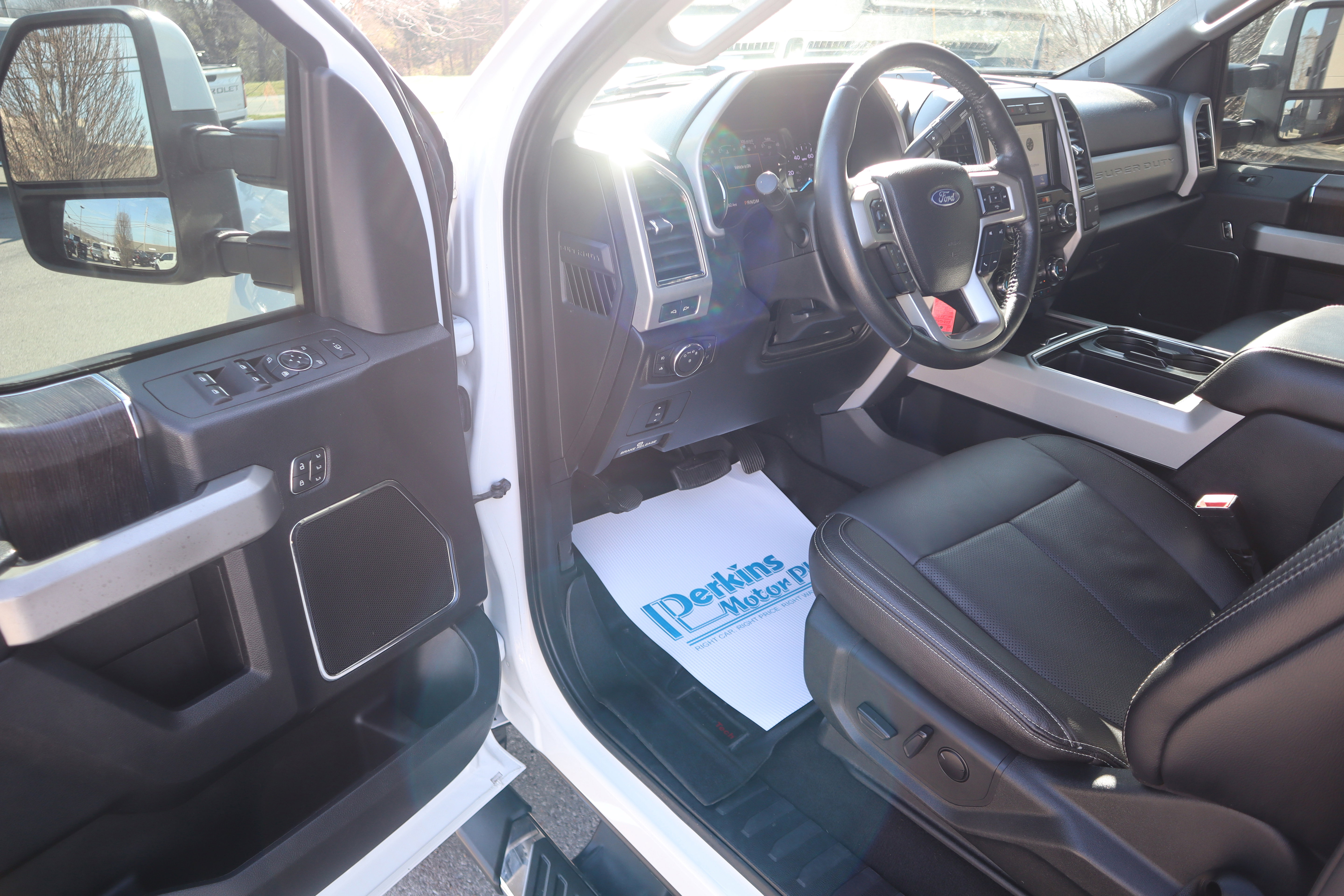 Used 2020 Ford F250 Lariat w/ Lariat Value Package image 3