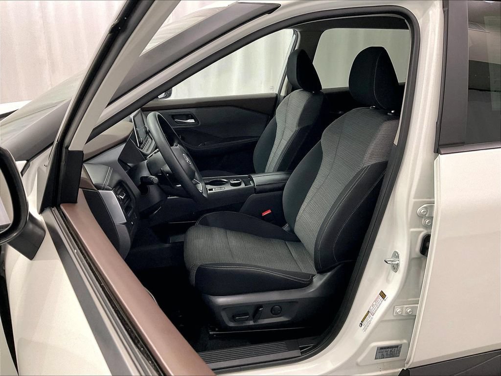 Used 2023 Nissan Rogue SV AWD/4WD image 10