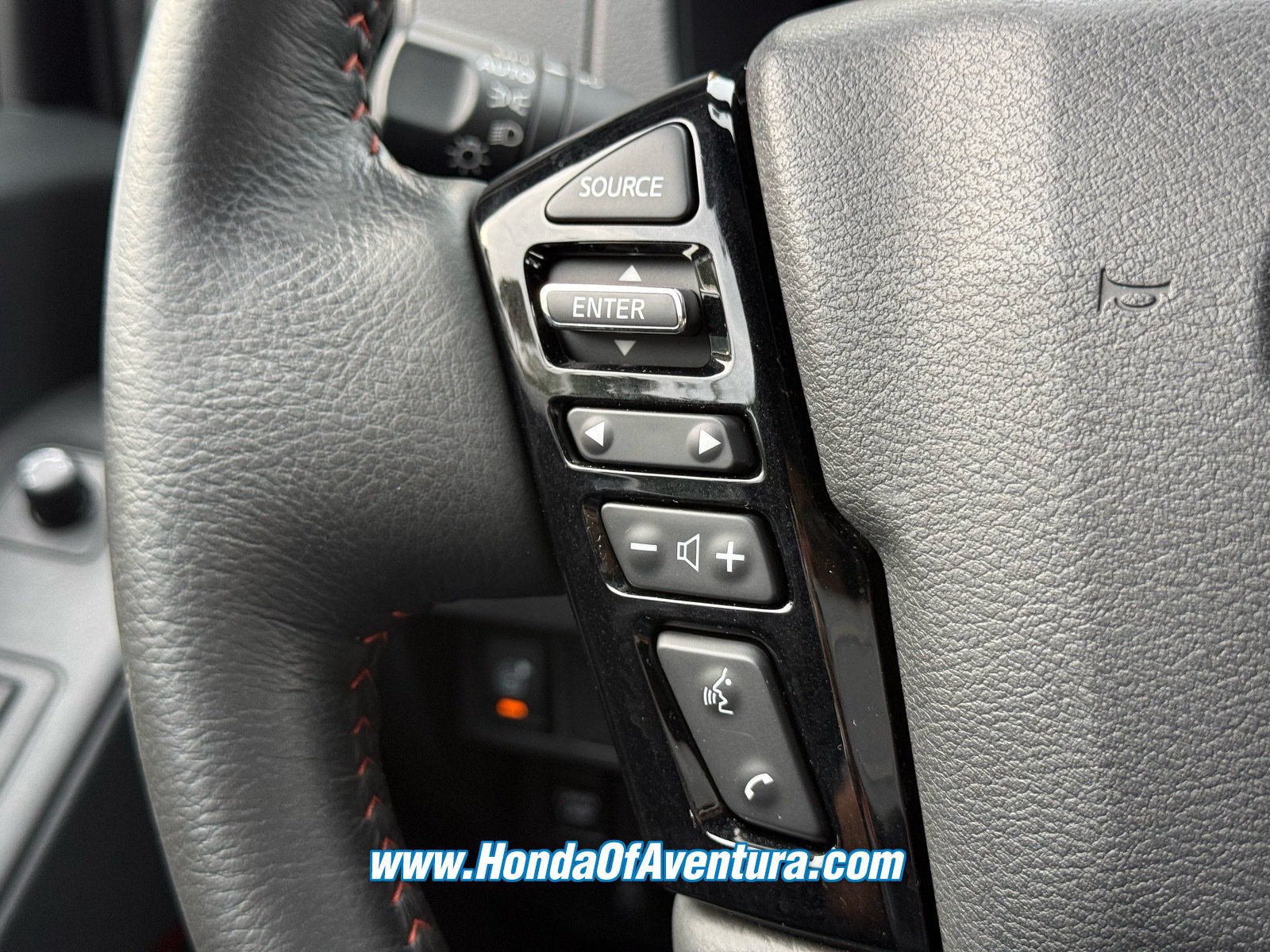 Used 2026 Nissan Frontier PRO-4X AWD/4WD image 26