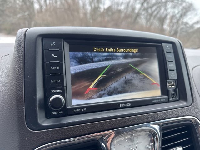 Used 2016 Chrysler Town & Country Touring image 20