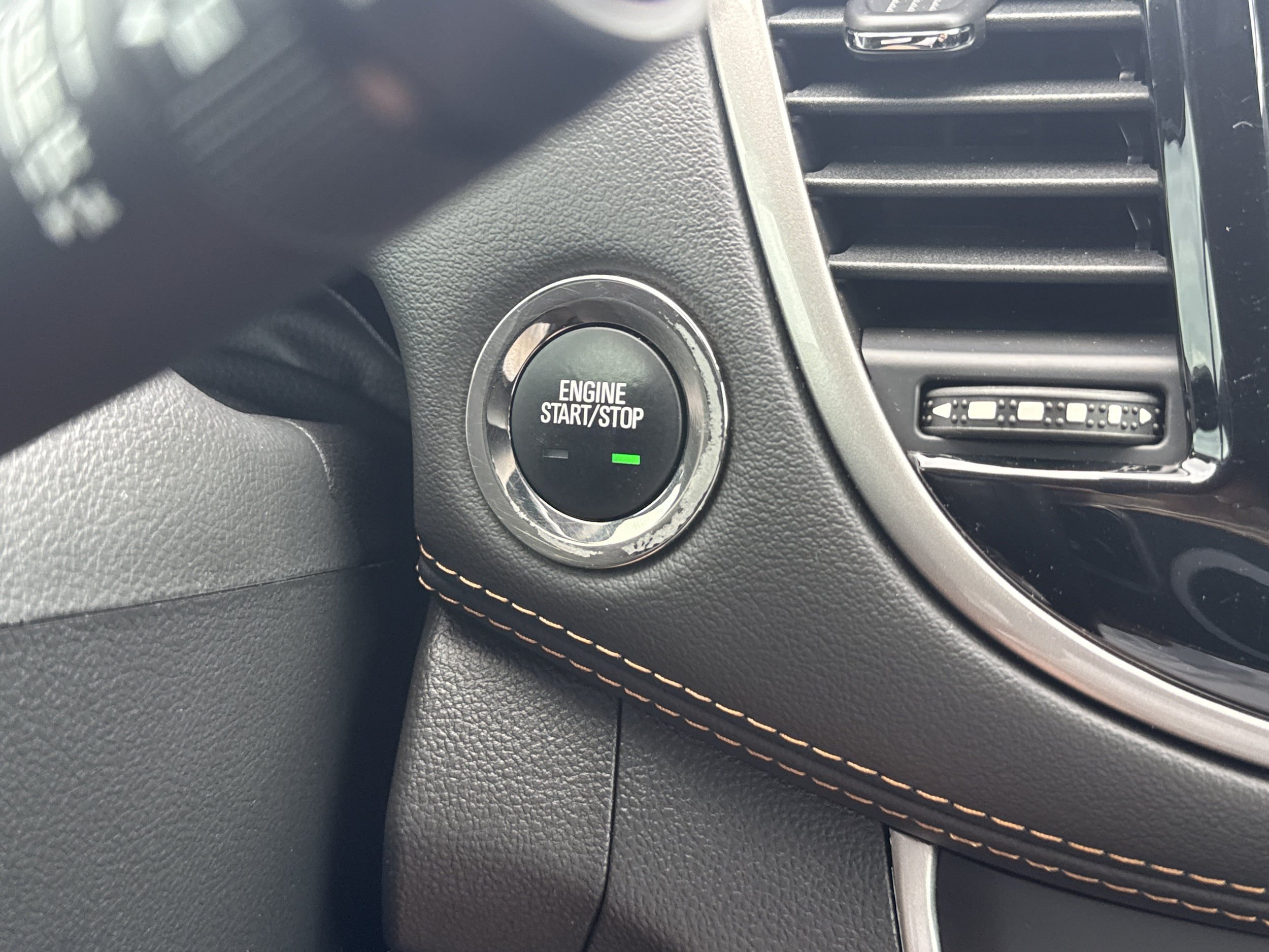 Used 2020 Chevrolet Trax LT w/ LT Convenience Package FWD image 18