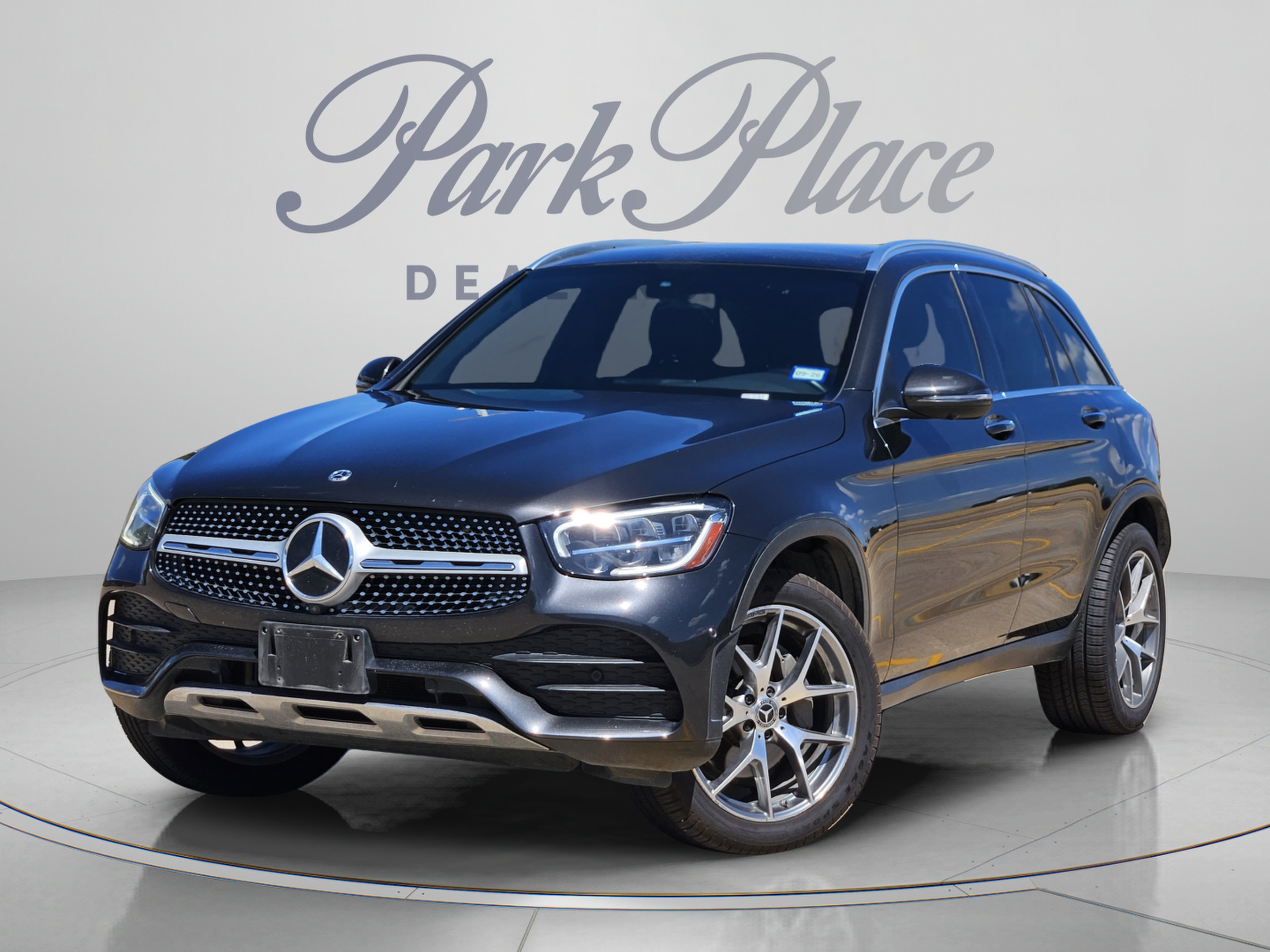Used 2021 Mercedes-Benz GLC 300 image 1