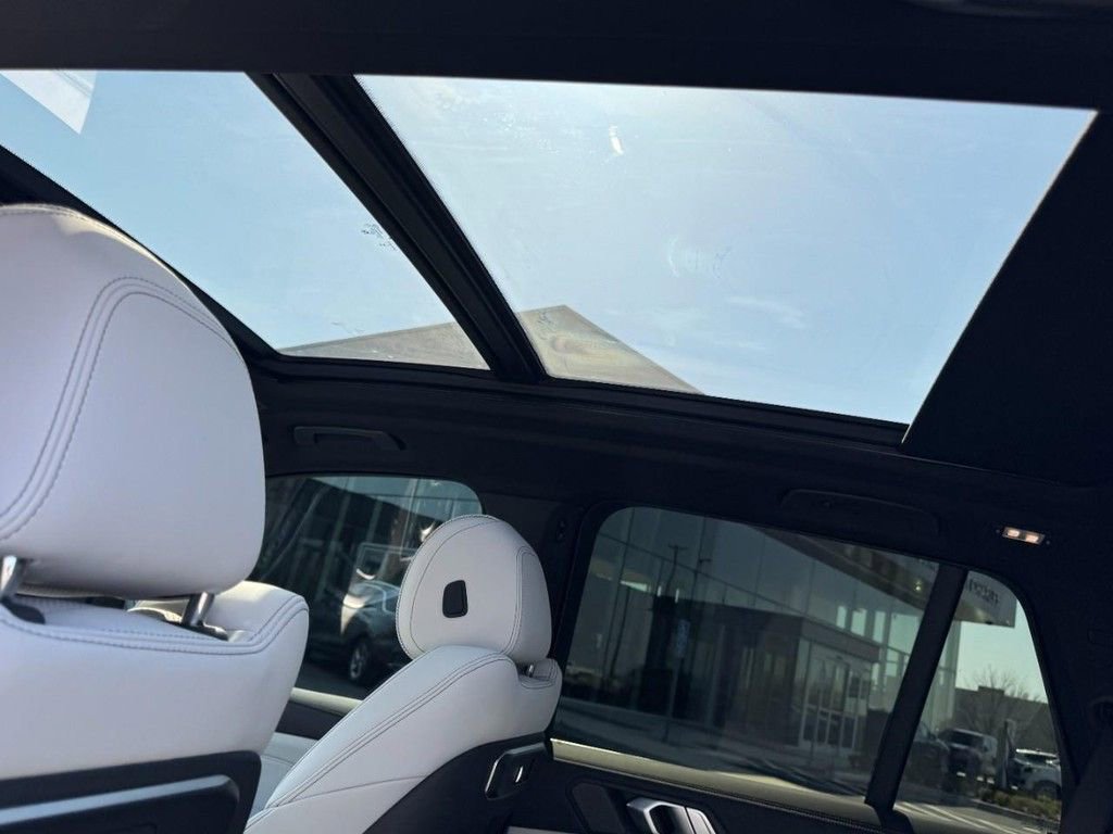 Used 2025 BMW X5 xDrive40i w/ Premium Package image 11