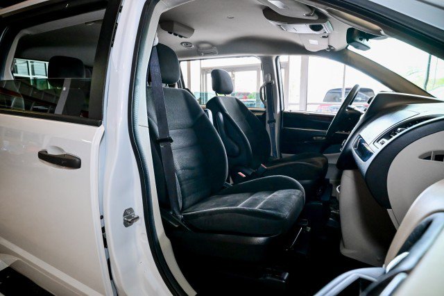 Used 2019 Dodge Grand Caravan SE FWD image 26