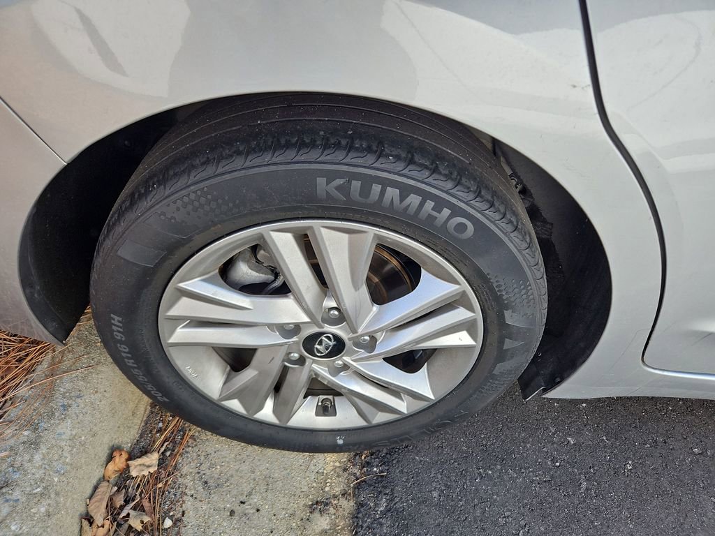 Used 2020 Hyundai Elantra SEL image 6