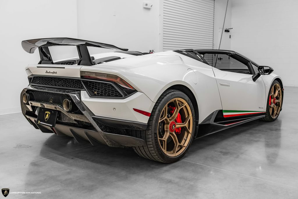 Used 2019 Lamborghini Huracan Performante AWD/4WD image 21