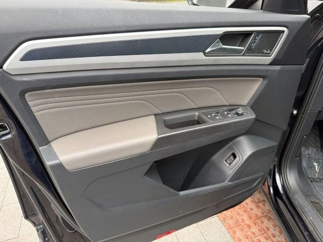 Used 2022 Volkswagen Atlas SEL Premium image 9