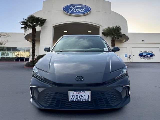 Used 2025 Toyota Camry SE w/ Convenience Package image 3