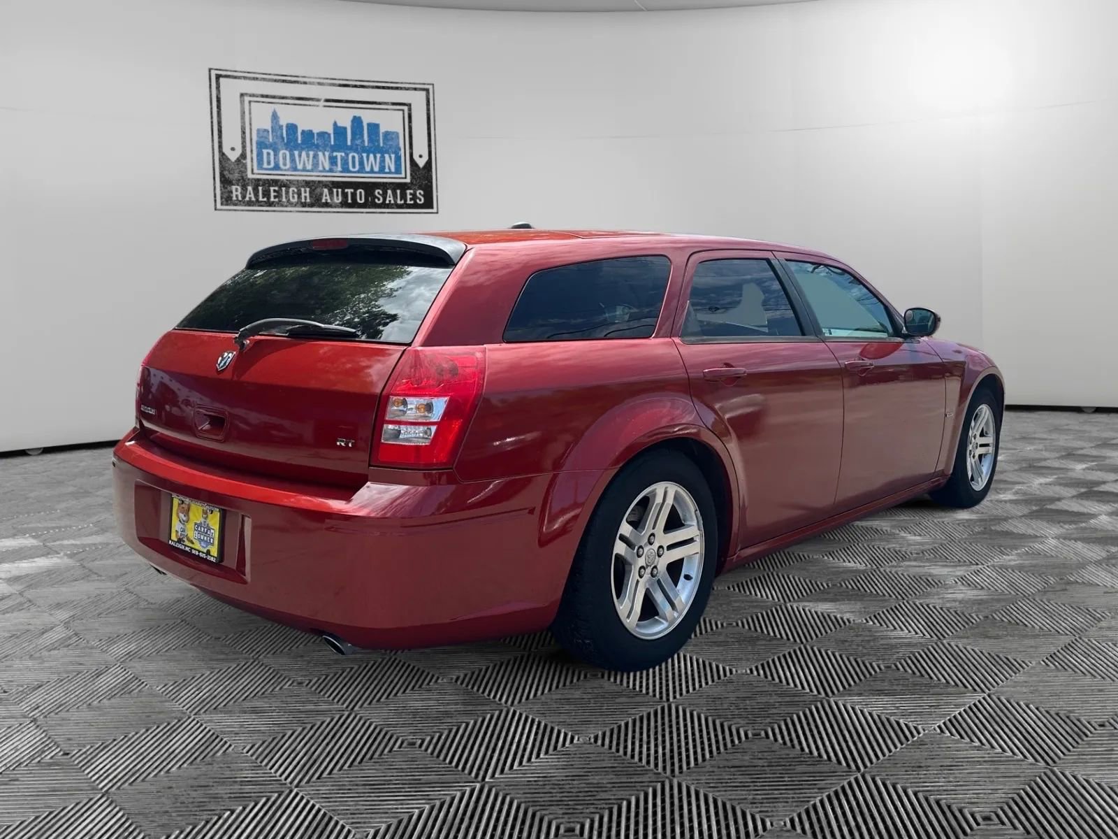 Used 2005 Dodge Magnum R/T w/ Convenience Group II RWD image 6