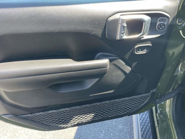 Used 2021 Jeep Gladiator Willys AWD/4WD image 15