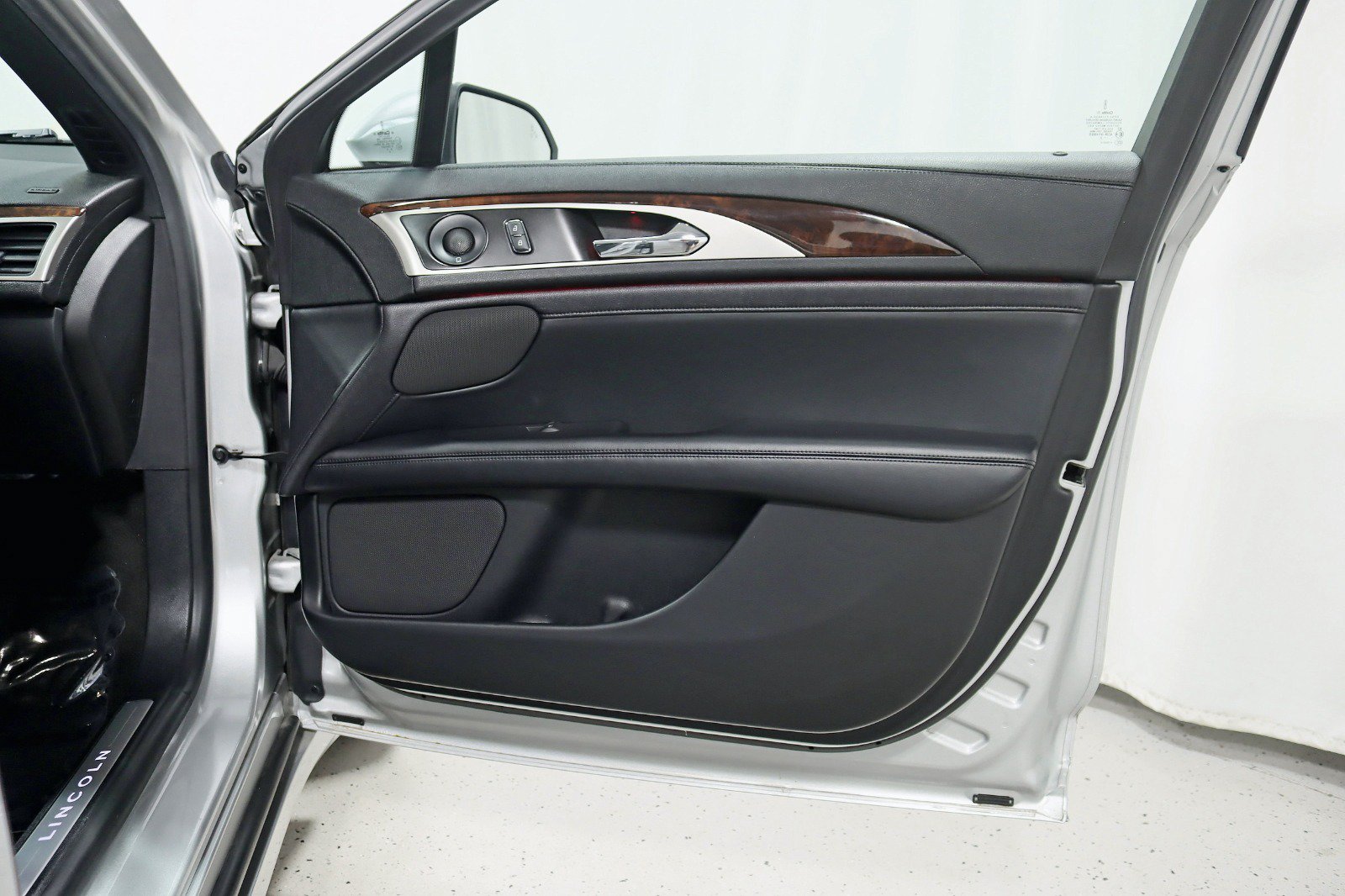 Used 2019 Lincoln MKZ Reserve FWD image 34