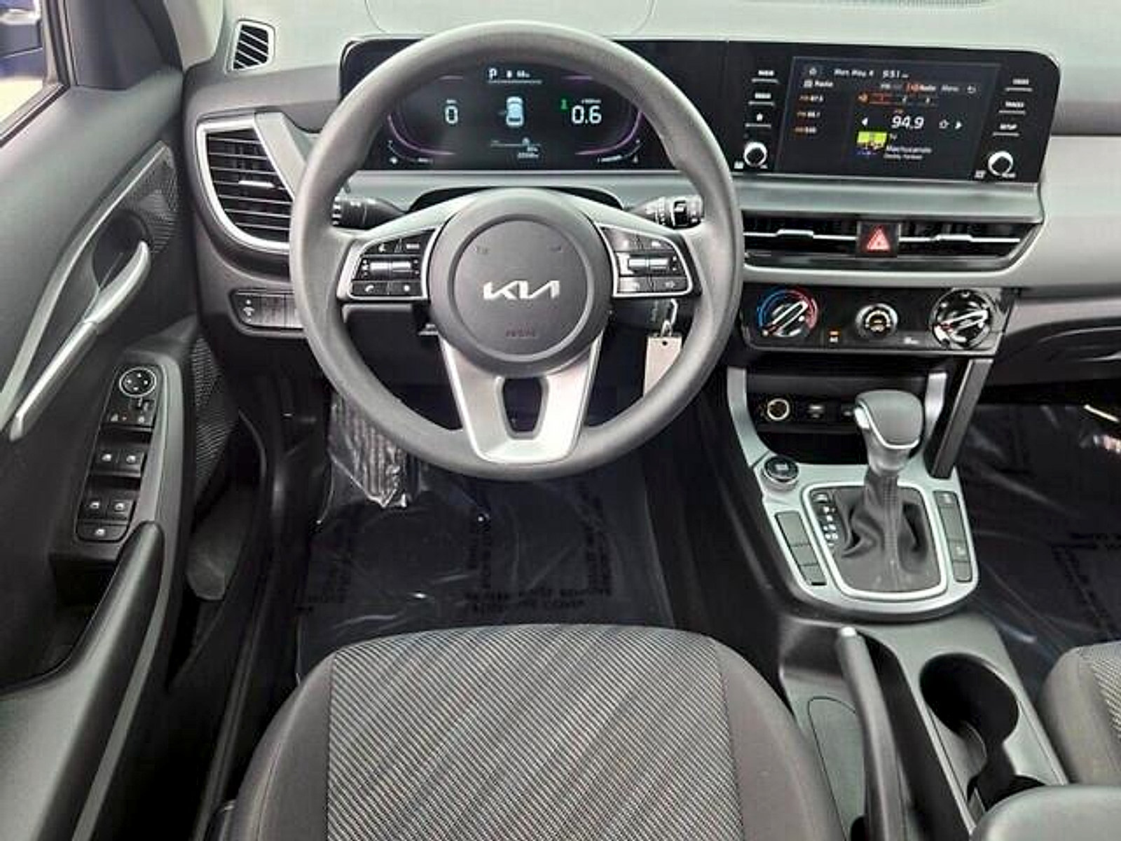 Used 2024 Kia Seltos LX AWD/4WD image 12