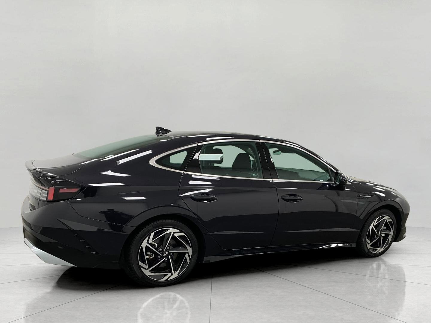 Certified 2024 Hyundai Sonata SEL w/ Convenience Package image 2